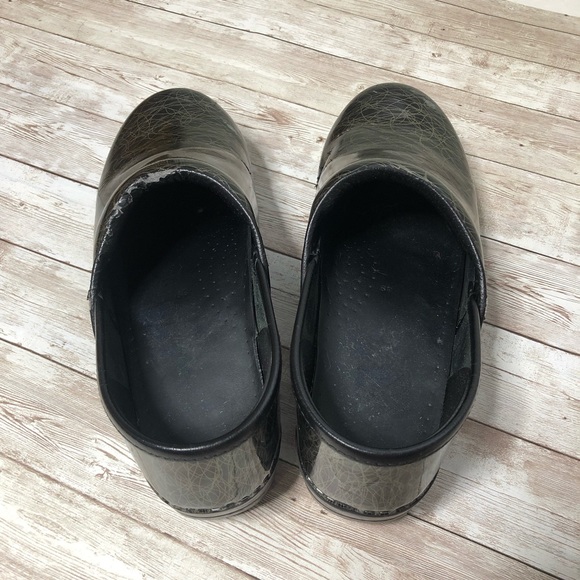 dansko scribble print clogs